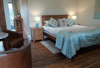 The Stables - Deer Park Farm allows 18 year olds to book a room