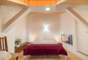 Bed&Wood in Center of Oradea 1 allows 18 year olds to book a room