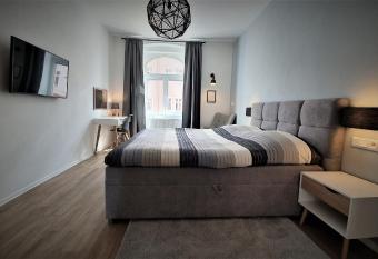 Jacob  s Apartement allows 18 year olds to book a room