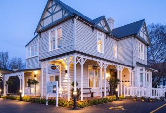 The Vicarage Geraldine allows 18 year olds to book a room