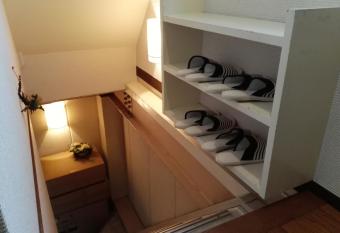 FukuokaKoryou GuestHouse has Balcony rooms