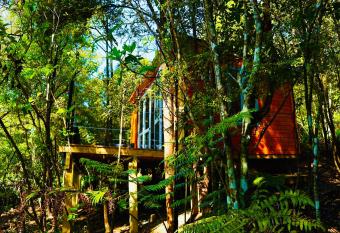 Fantail Bush Chalet has Balcony rooms