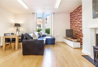 Club Chambers, Malvern - Guest Homes allows 18 year olds to book a room