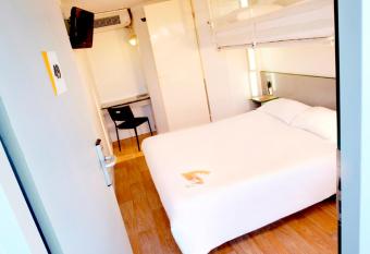 Premiere Classe Marseille Vitrolles A  roport allows 18 year olds to book a room