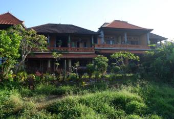 Danasari Homestay has Balcony rooms