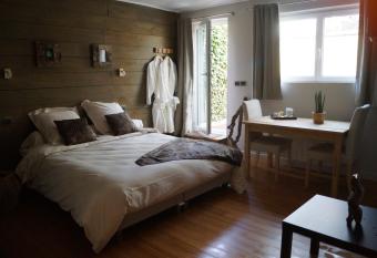 A l Origine has Balcony rooms