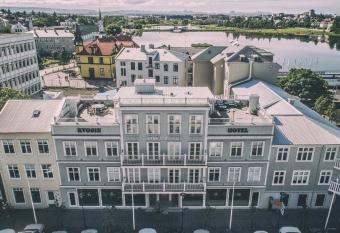 Kvosin Downtown Hotel allows 18 year olds to book a room