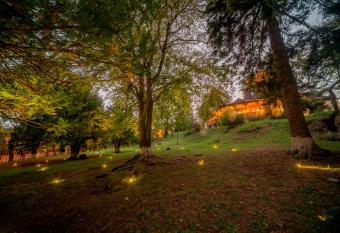 The Residence Hotel & Cottages allows 18 year olds to book a room