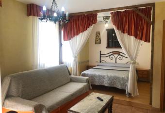 Hotel Hospederia Zacatin allows 18 year olds to book a room