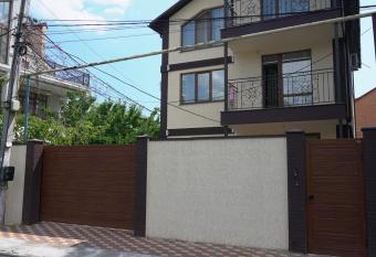 ARKADIYA HOUSE has Balcony rooms