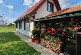 Village House Flowerside has Balcony rooms