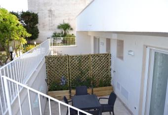 Casa La Strea - Vivi Salento has rooms with a private hot tub