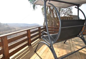 Marvin s Place has Balcony rooms