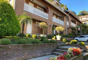 Apartamento Catedral Canela allows 18 year olds to book a room