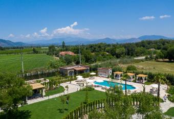 Zigo s Hotel has Balcony rooms