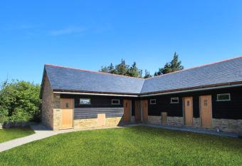 The Crown Lodges has Balcony rooms