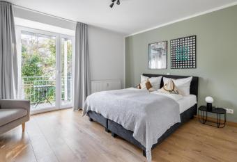 limehome Augsburg Pilgerhausstra  e allows 18 year olds to book a room