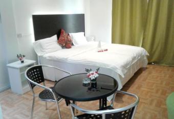 Studio at Grand Baie 200 m away from the beach with shared pool furnished balcony and wifi has Balcony rooms