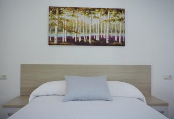 Hostal Delia has Balcony rooms