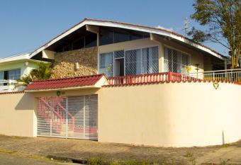 Bela Curitiba Hostel allows 18 year olds to book a room