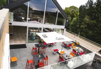 Open Source    l entr  e du Circuit! allows 18 year olds to book a room