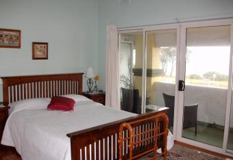 Stella s Dromana Hotel has rooms with a private hot tub