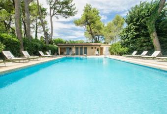 Auberge De Noves Domaine Du Deves has Balcony rooms
