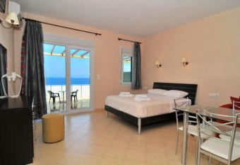 Blue Horizon Studios has Balcony rooms