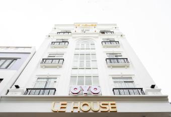 Le House Hotel and Studio allows 18 year olds to book a room