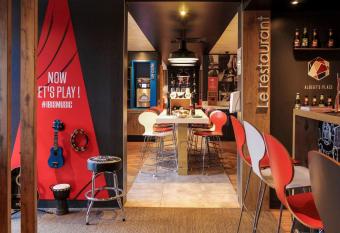 ibis Paris Gennevilliers allows 18 year olds to book a room