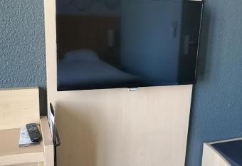 ibis Toulouse Gare Matabiau allows 18 year olds to book a room