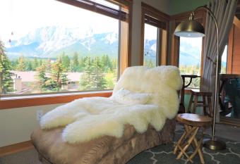 Fenwick Vacation Rental OPEN HOT TUB Glorious Mountain 2 Bedroom has Balcony rooms