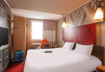 ibis Paris Porte de Clichy Centre has Balcony rooms