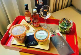 ibis Honfleur allows 18 year olds to book a room