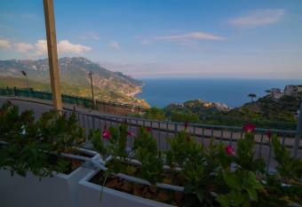 Blu Ravello has Balcony rooms