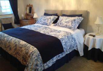 Primrose Cottage allows 18 year olds to book a room