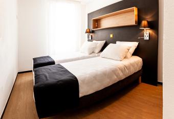 Apparthotel Le H  b Grenoble allows 18 year olds to book a room