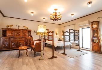 Historic Apartment in the heart of the City allows 18 year olds to book a room