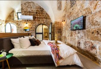 Ola Del mar allows 18 year olds to book a room