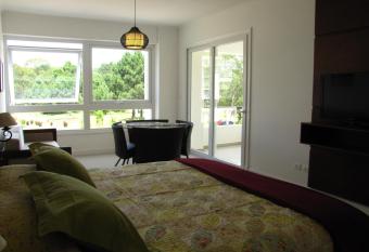 Green Park Apartamentos has rooms with a private hot tub