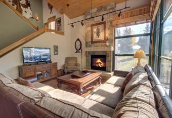 Ski Tip Ranch 8739 has rooms with a private hot tub