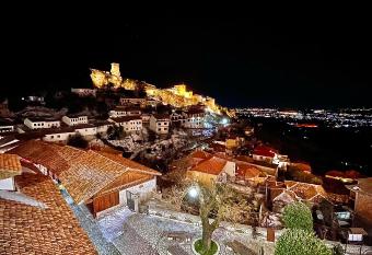Hotel Panorama Kruje has rooms with a private hot tub
