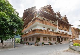 La Pasta Hotel Restaurant has Balcony rooms
