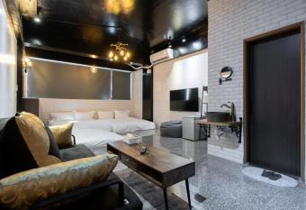                                 Parallel Time has Balcony rooms