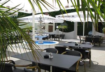 Hotel Adler allows 18 year olds to book a room