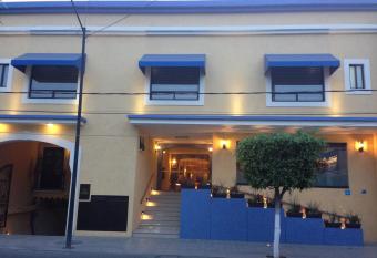 Hotel CR Tehuacan allows 18 year olds to book a room