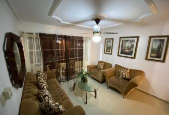 1Dom Rep - Huge cozy 3 bedrooms - Electric transformer and Inverter- close to all transportation Jacobo Majluta - Residencial Paradise V Colina Arroyo 1 allows 18 year olds to book a room