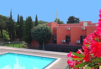 Hotel Tennis International allows 18 year olds to book a room