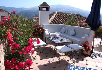 Casa Aire de Lecrin allows 18 year olds to book a room