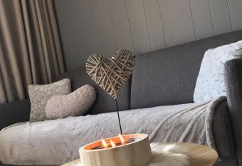 Charmant studio cabine COSY    100 m des pistes has Balcony rooms